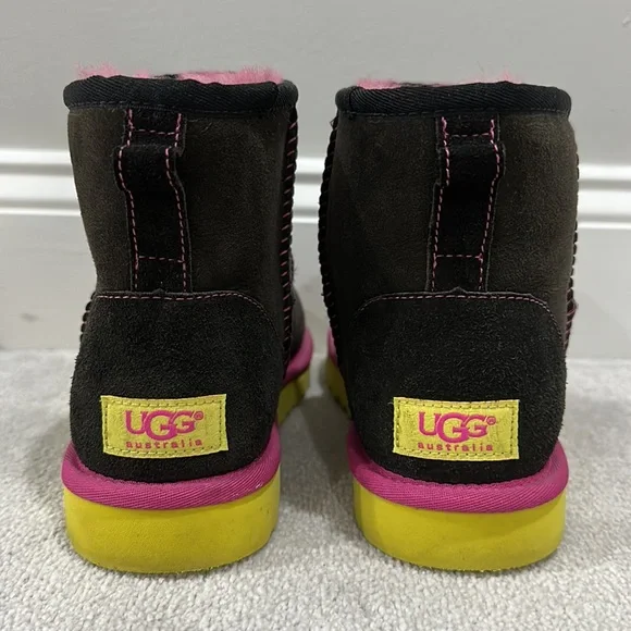 UGG Australia Booties RARE COLOR - Picture 2 of 4